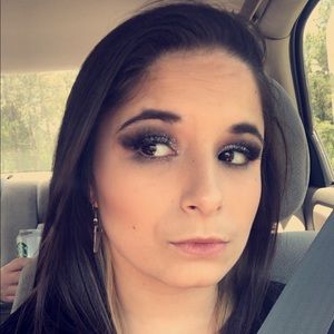 Meet your Posher, Selena